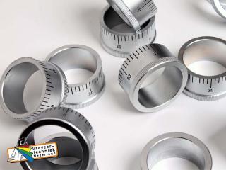 Schaalverdeling in een ring graveren